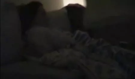 Dia, seorang wanita video tudung lucah yang tidak setia.