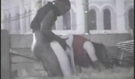 Dua berambut perang dengan vagina. jolok dalam