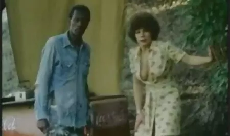 Wartawan menggosok di TV. awek lucah