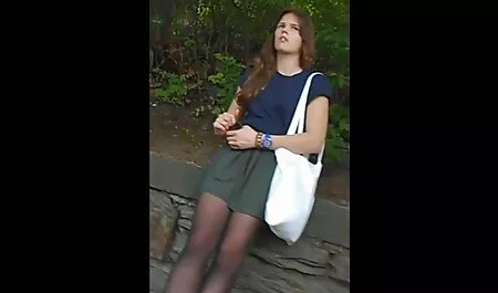 Seorang remaja di atas video lucah tudung kerusi.