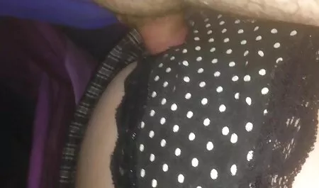 Dia telah menemui video lucah bertudung wanita itu, masturbasi di bilik mandi.