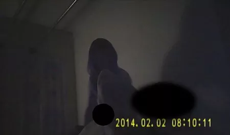 Dia melihat seorang pria cerita tudung seks tulisan tangan.