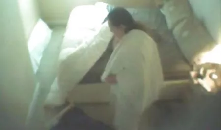 Seks dengan pengurus di video sex awek tudung ruang belakang.