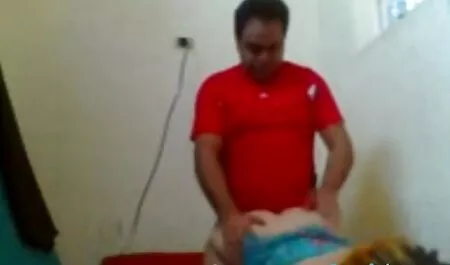 Tiga atlet undressing dan tudung lucah menjilat.