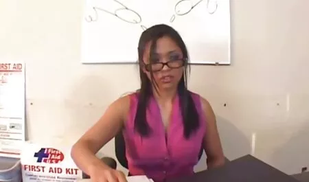 Wanita tudung labuh lucah asia dengan kawat.