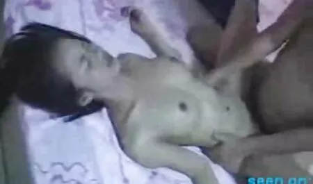 Gadis tudung melayu lucah di pantat.