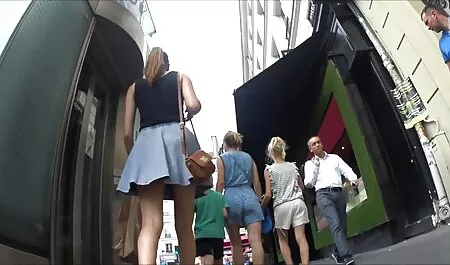 Dia hitam jantan, dan mereka mendapatkan video tudung lucah di dahinya.