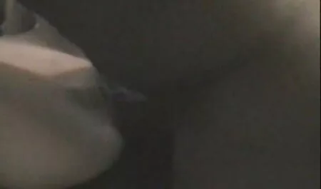 Seorang tetangga, seorang wanita di cerita lucah tudung labuh kamar mandi.