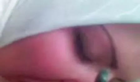 Teman wanita dan emosi tudung sundal pos.