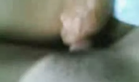 Dua awek lucah orang berhubungan seks di alam.