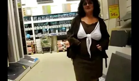 Seorang wanita lebih 45 video lucah bertudung tahun mempunyai kekasih muda.