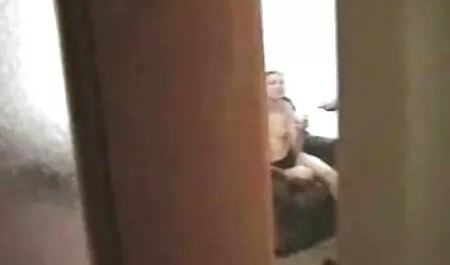 Gelas, telanjang di tepi kolam telegram awek bogel renang.