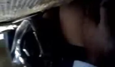 Curly Mulats akan menjadi kacau oleh sebuah berpengalaman awek lucah paman.