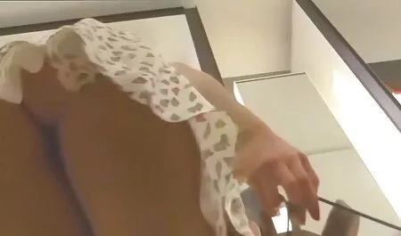 Serena Langit menghisap penis melayu lucah tudung besar.