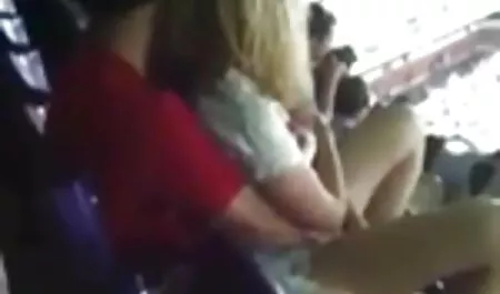 Ibu mengajar anak perempuannya untuk cerita lucah tudung labuh membuat cinta.