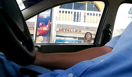 Dia awek lucah melayu makan seorang pria dalam celana kuning.