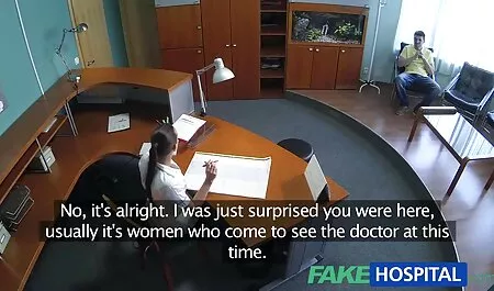 Seorang wanita cantik dengan angka yang luar video lucah awek tudung biasa menunjukkan azimat dalam pemutus.