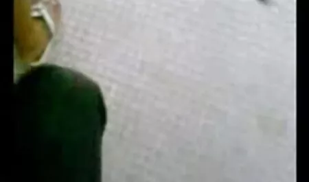 Ciuman video lucah awek bertudung sebelum seks.