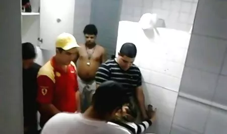 Seorang wanita muda dengan pantat jari. atiqah lucah