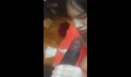 Seks video lucah melayu bertudung dengan gula-gula di sofa.