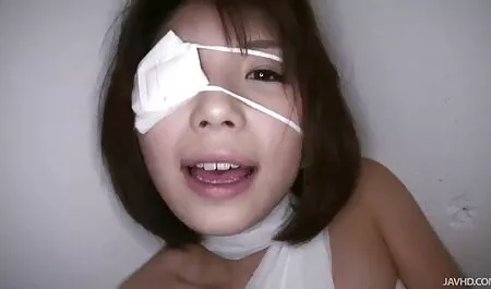 Ibu menghukum anak perempuan puji konek wangi dengan seks.