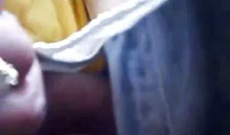 Pelatih sentuhan puji konek wangi seorang wanita kulit hitam.