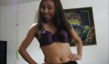Si rambut merah di dalam video sex awek tudung proses latihan.