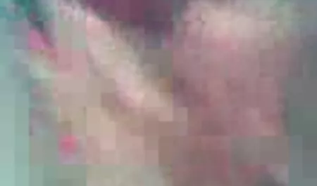 Pria cerita awek tudung labuh kulit hitam di punggung mengecil teman wanita.