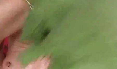 Karena wanita membeli foto tudung bogel mainan.