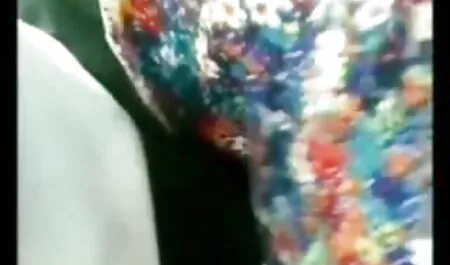 Yang tudung lucah seksi, seorang gadis muda.